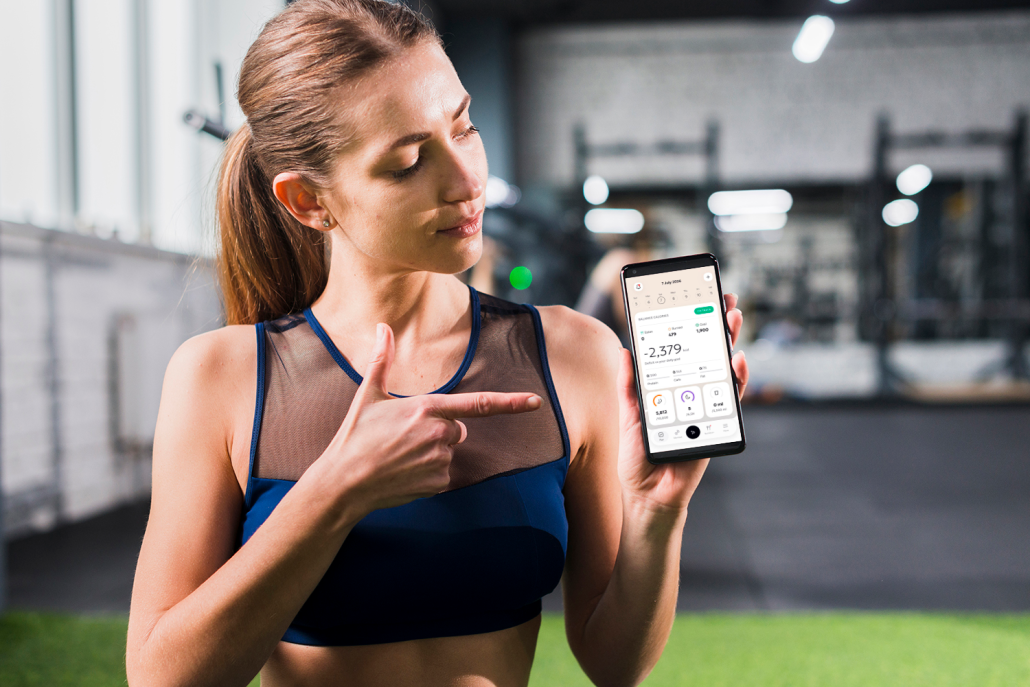 The athlete checks her results in the AI fitness app smart fitness advisor for beginners and advanced fitness gurus
